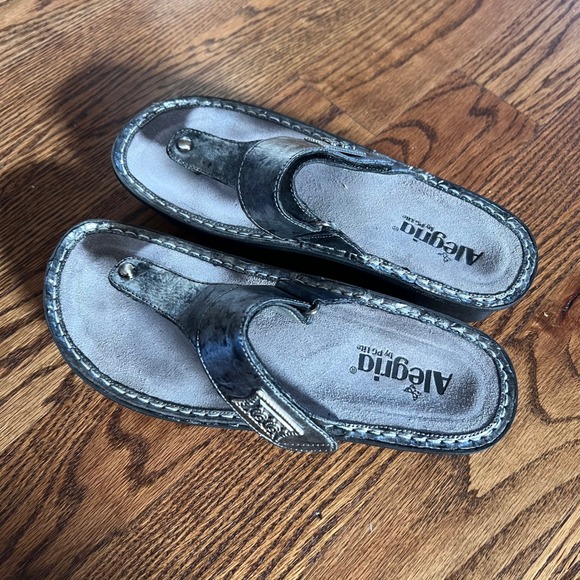 Alegria Carina Pewter Metallic Leather Thong Sandals CAR-621 Womens 39 US 9 - Picture 13 of 16